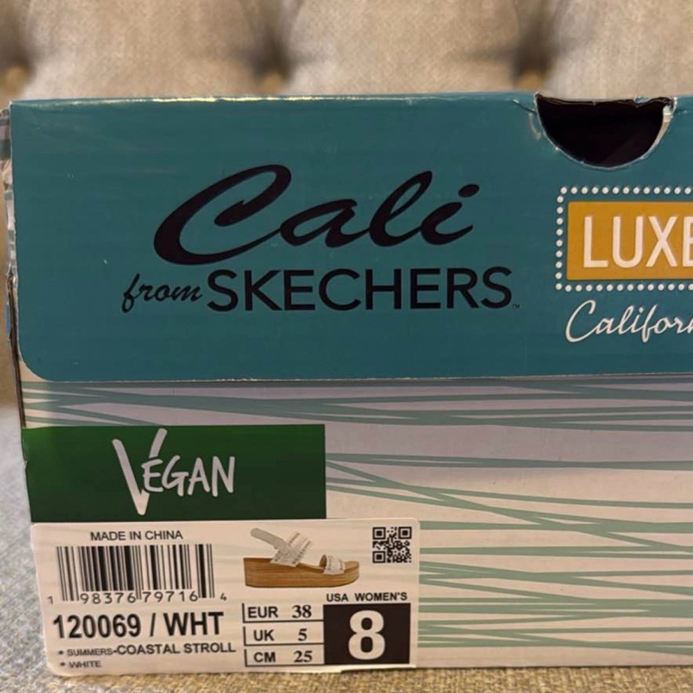 Skechers Cali Teal and White Shoe Box - Luxe Foam Branding